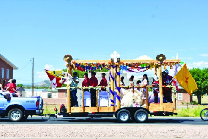 The Española Fiesta Royalty float.